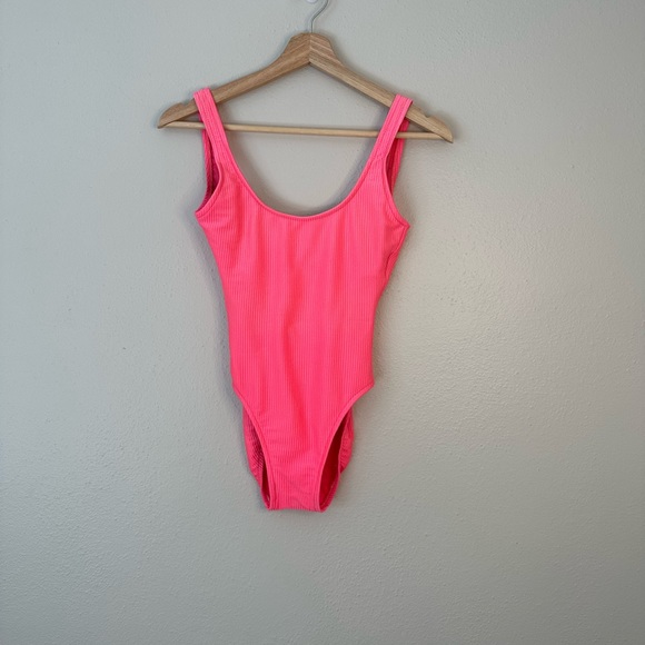 Vintage 80s hot pink ribbed bathing suit - Picture 1 of 5